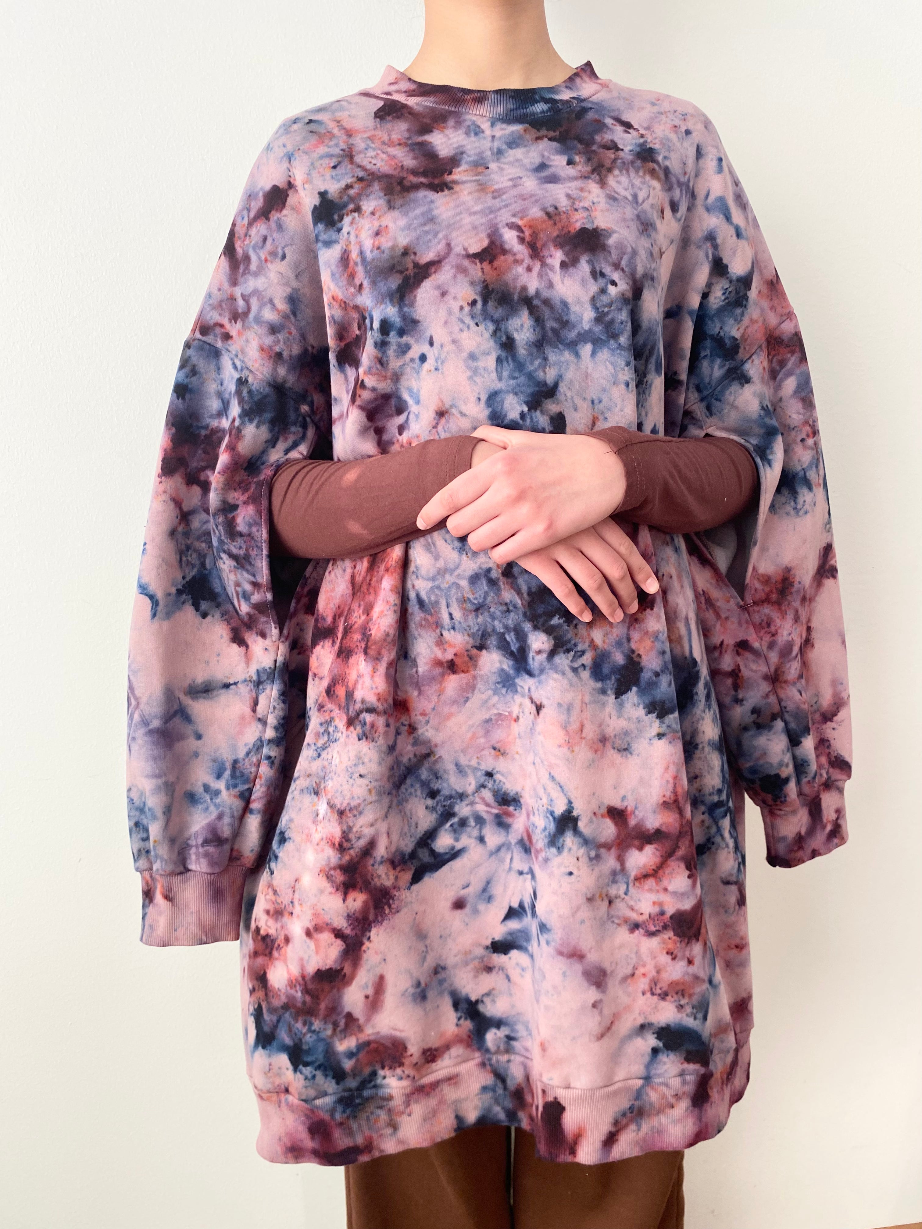 Amalia collegemekko Hanimaa collegepaita mekko kotimaiset mekot vaatteet käsinvärjätty vastuullinen muotibrändi