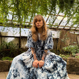 Aurora mekko nauhoilla