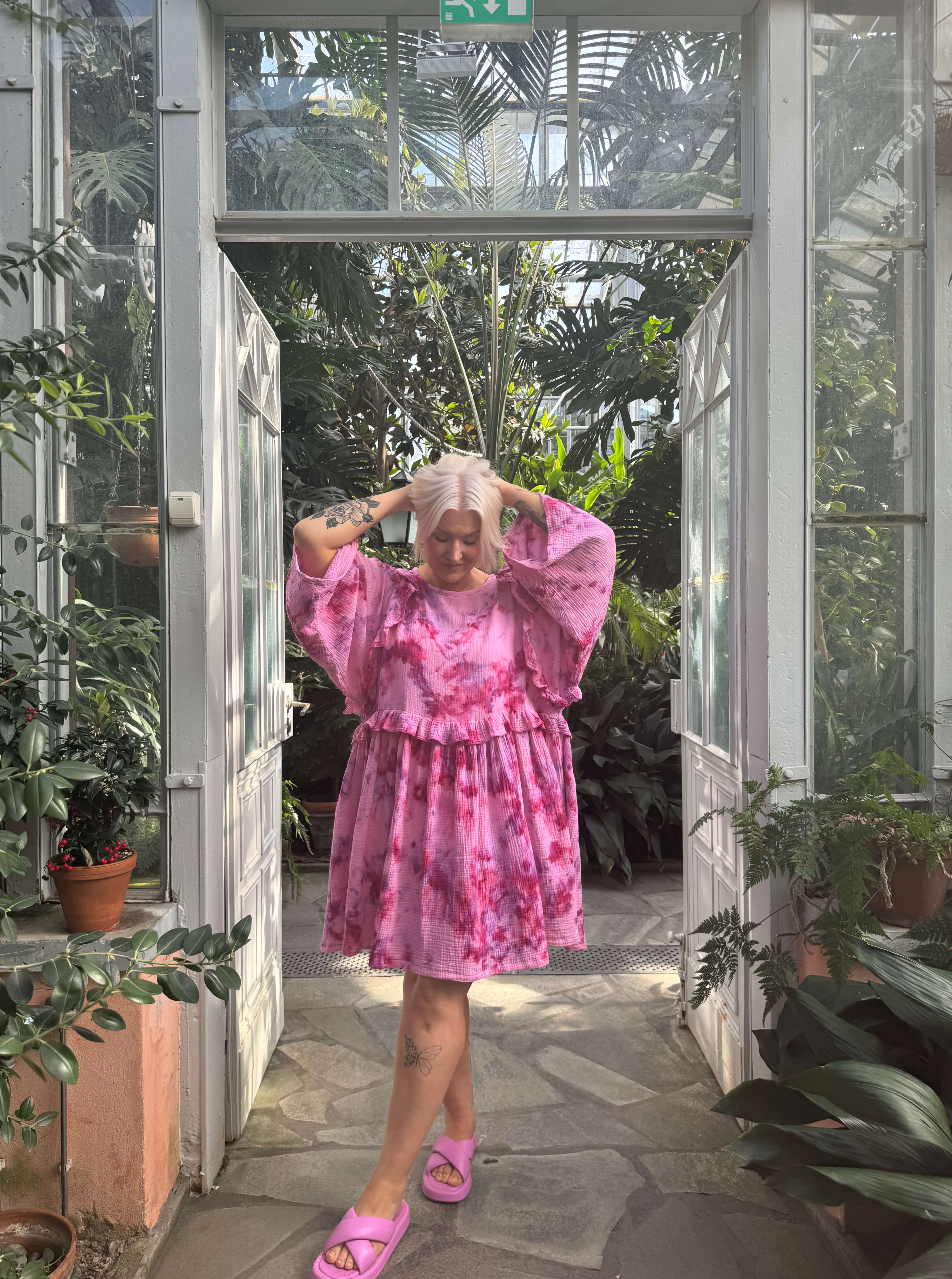 Hanimaa frillamekko röyhelömekko pinkki