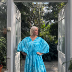 Hanimaa kaftaanimekko turkoosi musliinikangas käsinvärjätty