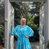 Hanimaa kaftaanimekko turkoosi musliinikangas käsinvärjätty