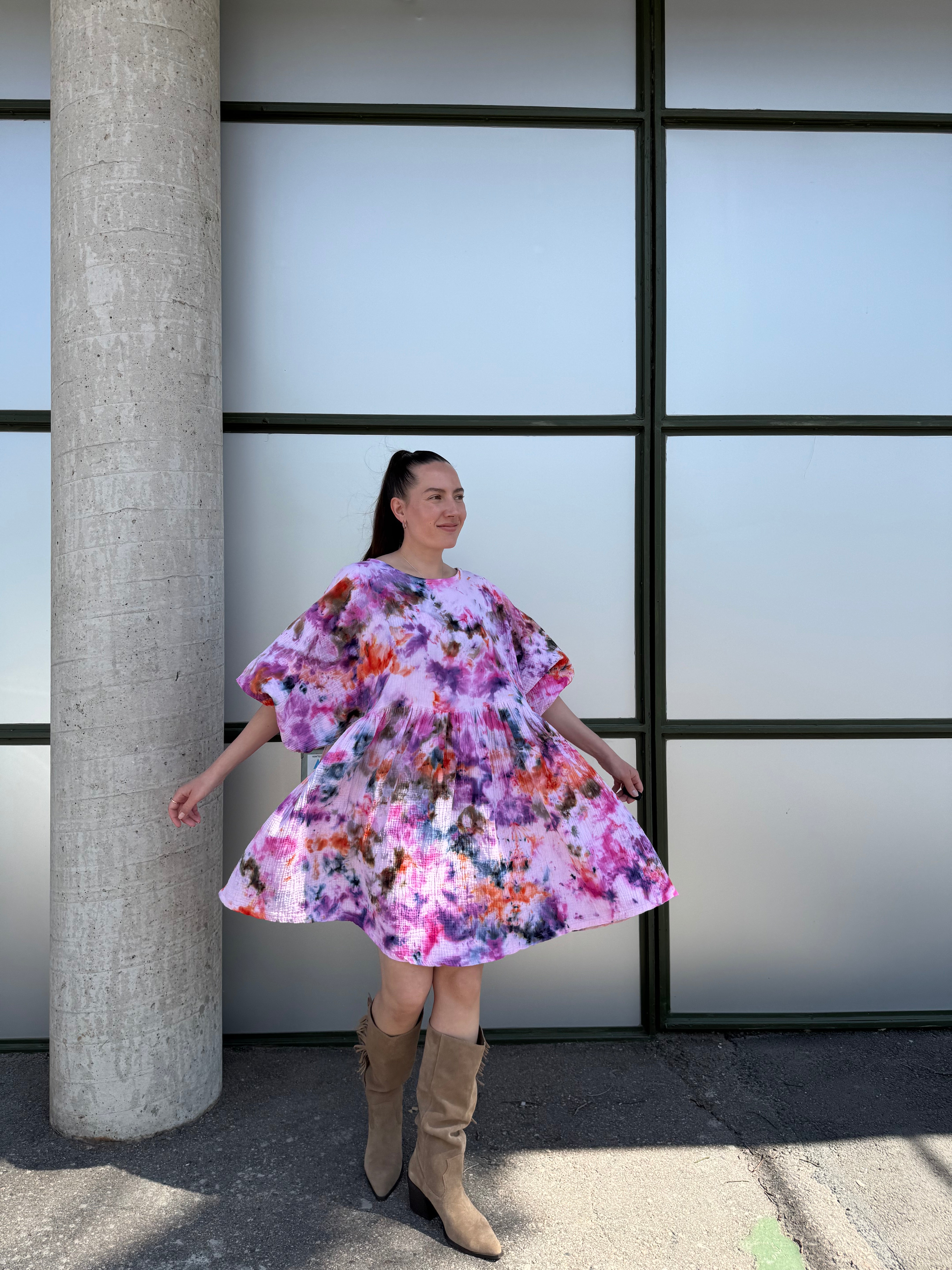 Hanimaa aurora mekko käsin värjätty suomessa valmistettu monivärinen