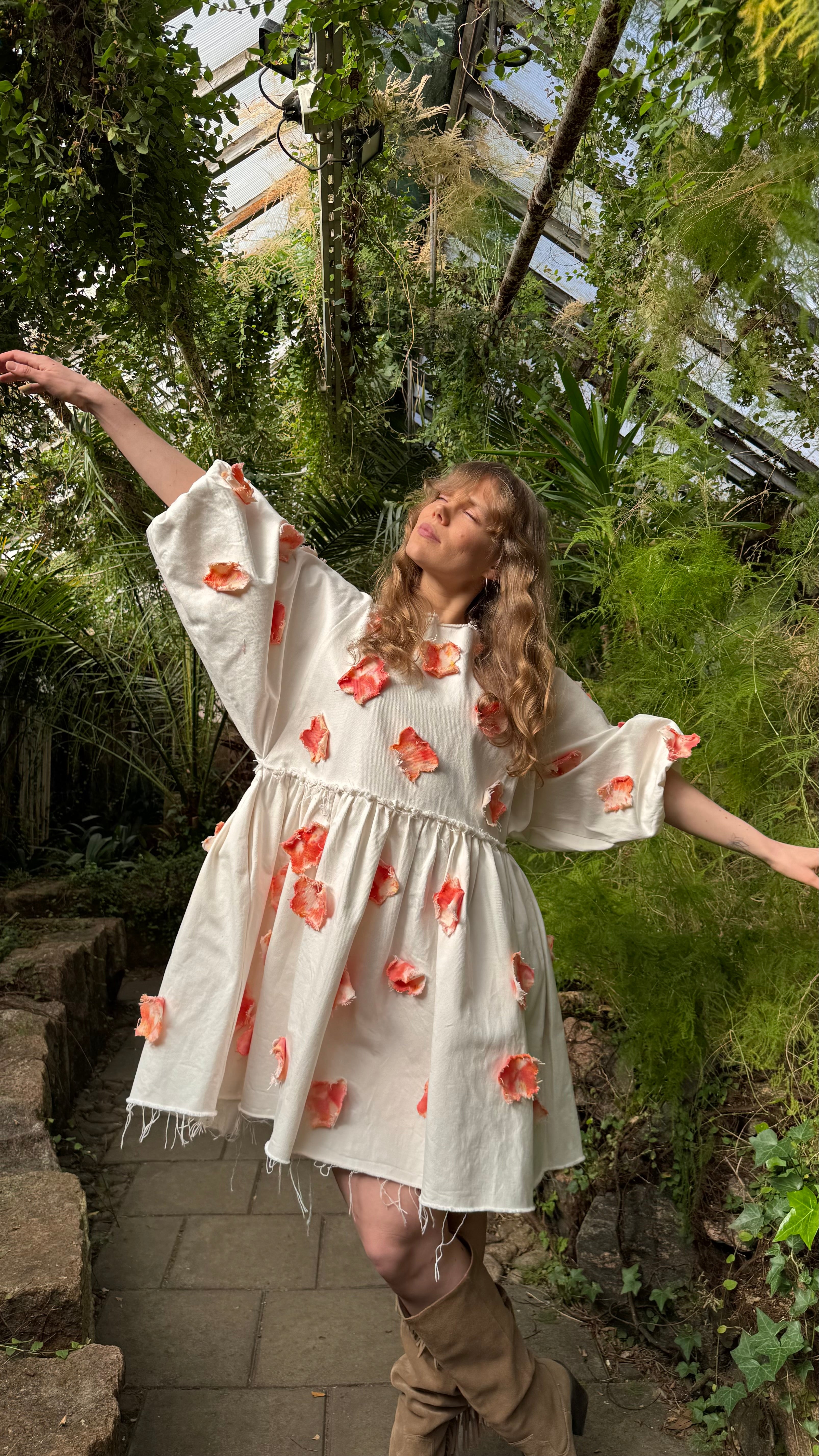 Hanimaa farkkumekko valkoinen oranssit perhoset