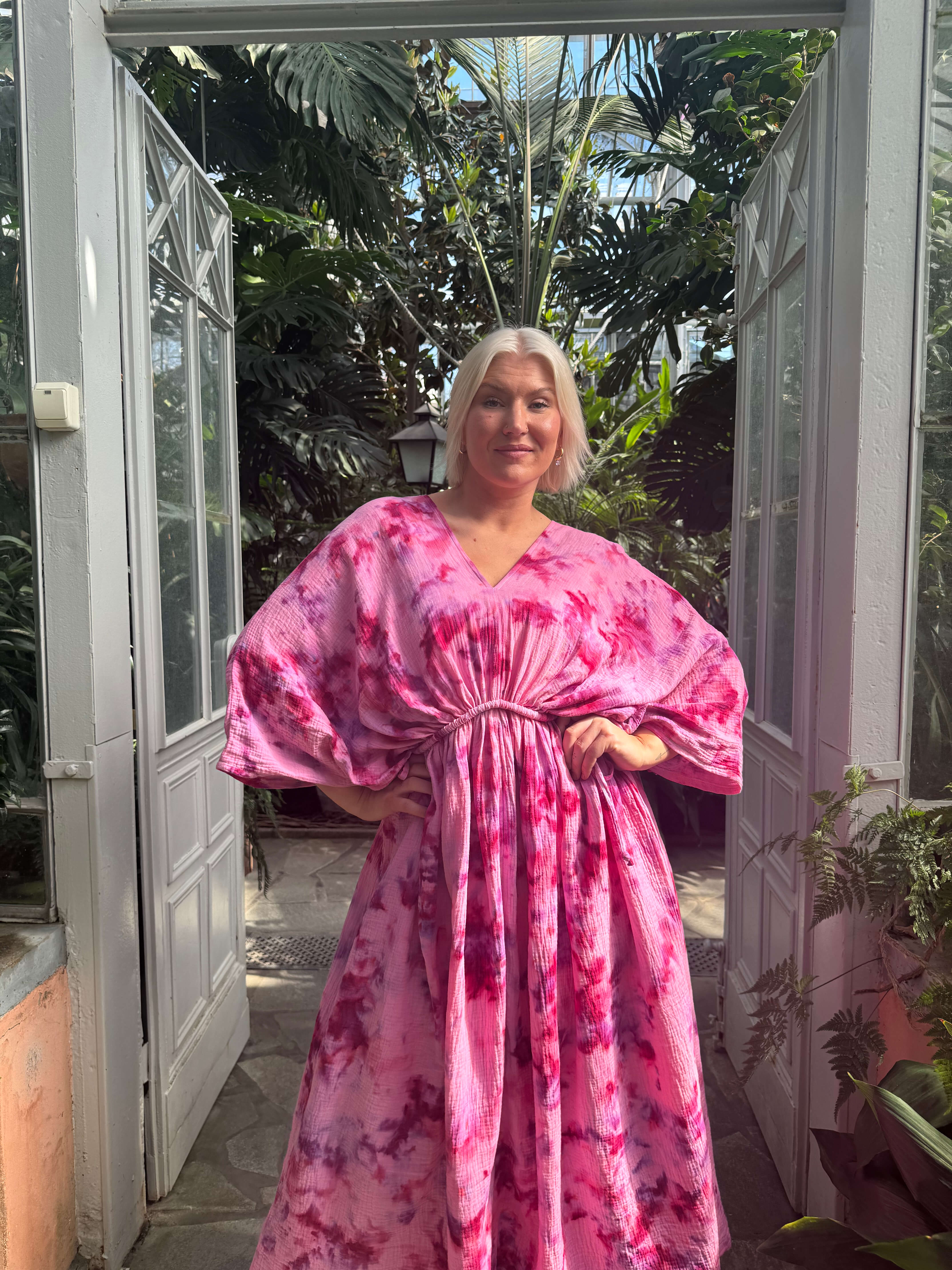 Hanimaa kaftaanimekko pinkki kiristysnarut