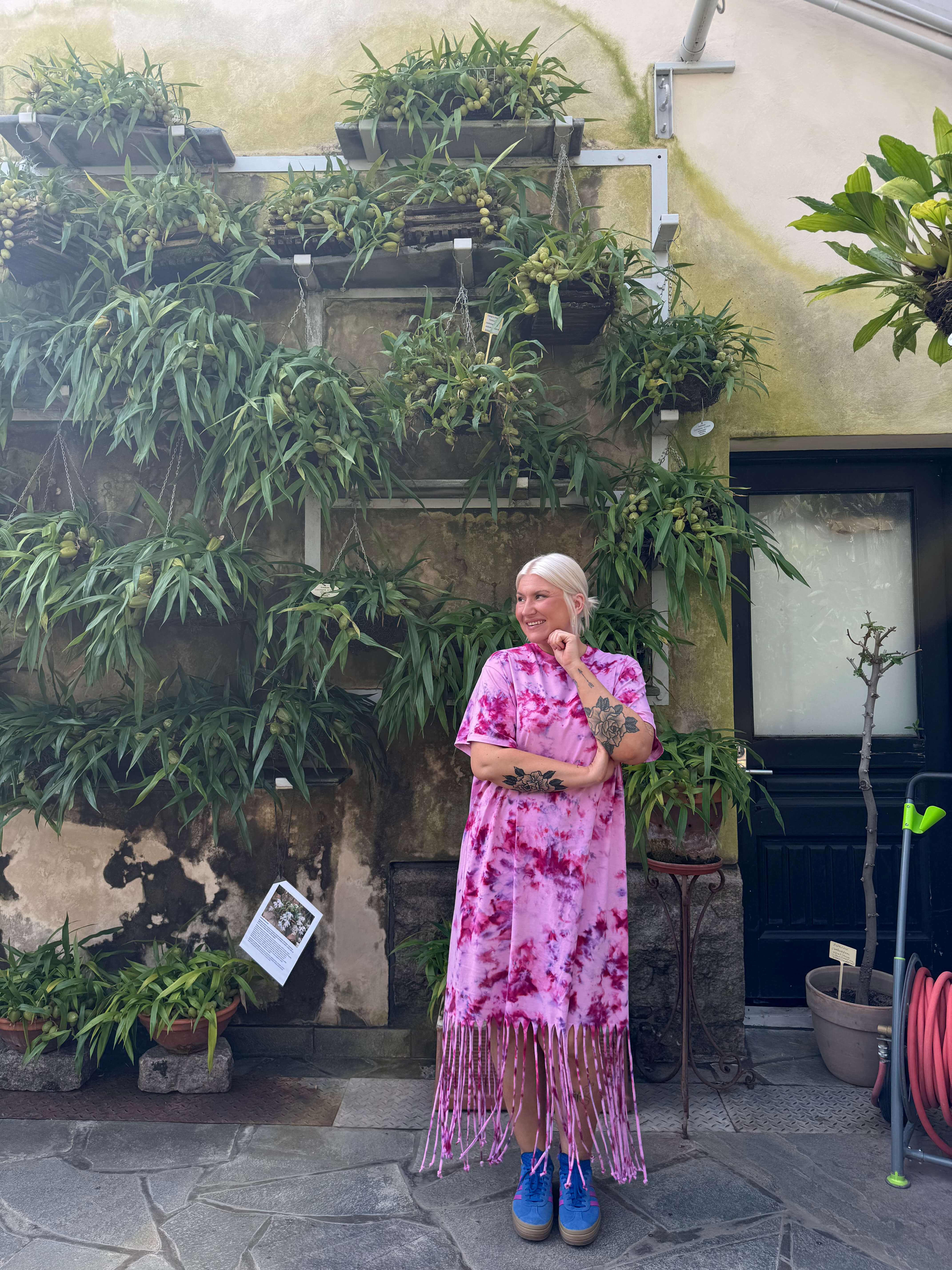 Hanimaa hapsumekko tpaitamekko käsinvärjätty 