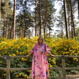 Hanimaa Aurora mekko. Musliini kangas. Harsokangas. Tuplaharsokangas. Double gauze. Onesize mekko. Maxi mekko. Pitkä mekko. Kotimainen mekko.  Käsinvärjätty. Kotimainen muotibrändi. Vastuullisesti valmistettu Suomessa.Suomalainen design.